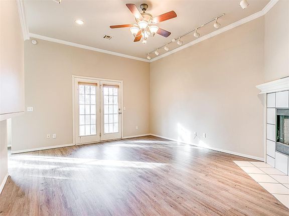 2nd image of 400 W 10th St