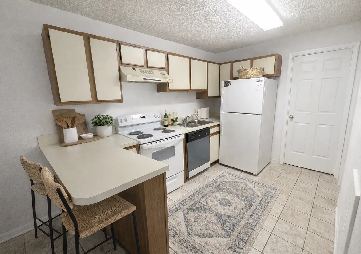 True 1 Bedroom Overlooking Doak Campbell — Photo 3