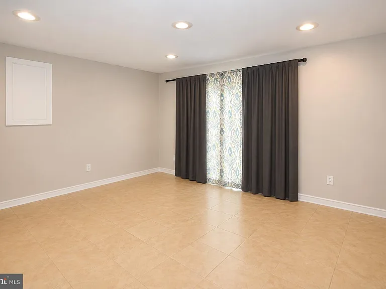 124 Hamlet Dr — Photo 16