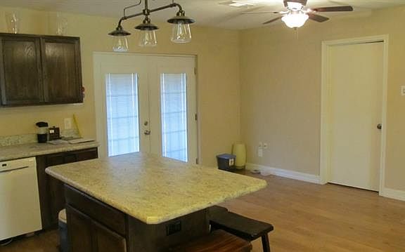 3rd image of 438 Sweetbriar Dr