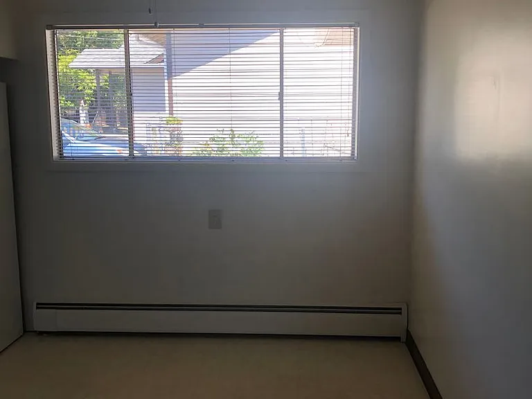 1487 NW Eden St — Photo 5