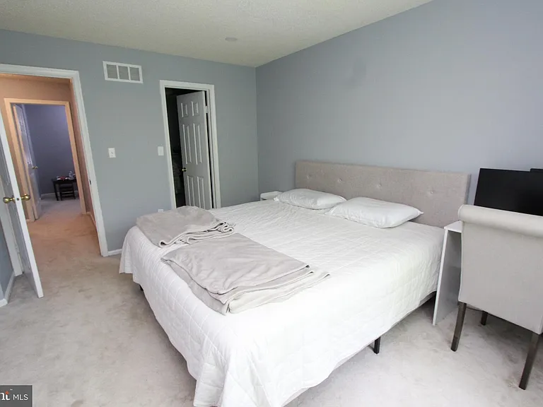 6 Halstead Pl — Photo 18