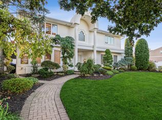 2296 Halyard Dr, Merrick, NY 11566