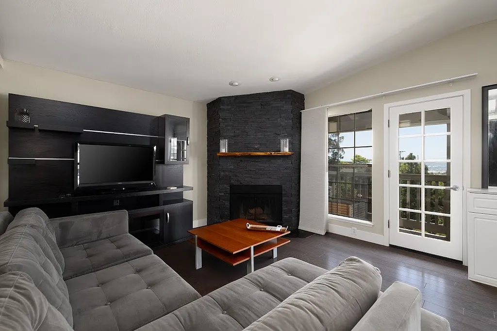 2 bed, 2.0 bath, $6,225 — Photo 2