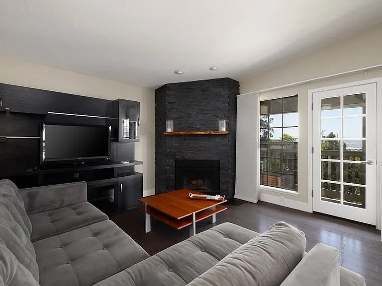 2215 Linwood St #C5 — Photo 2