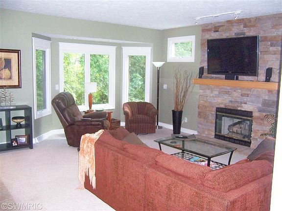 4th image of 1904 Oakridge Ct NW