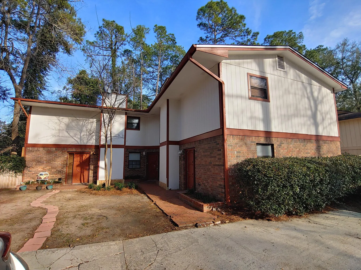 3 bed, 1.5 bath, $1,650 — Photo 2