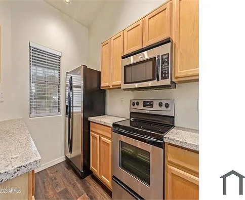 3 bed, 1301 sqft, $1,900 — Photo 3
