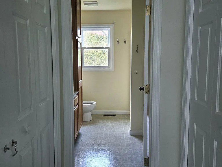 514 Saint Mary St — Photo 13