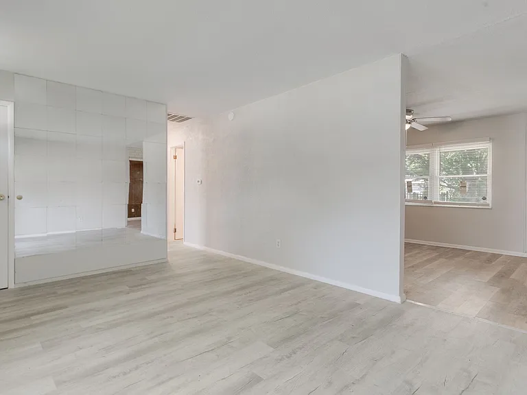 1333 Southlea Dr — Photo 11