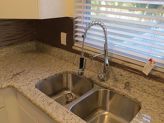 3rd image of 428 Brittany Cir