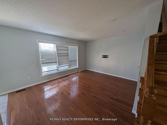 4th image of 40 Sweetwood Cir