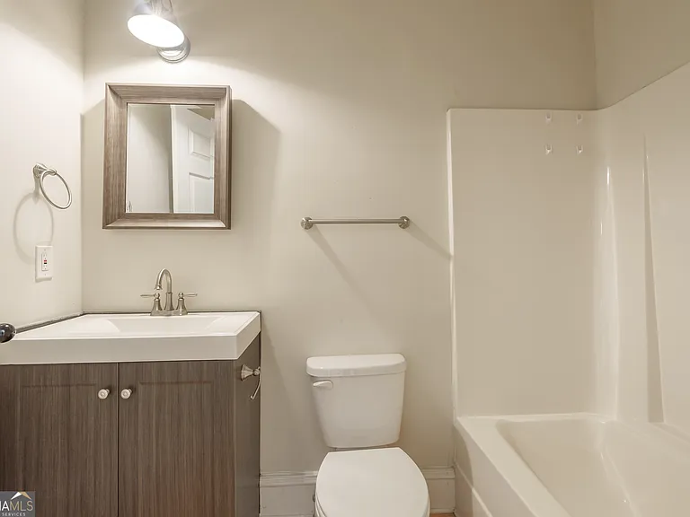696 North Ave — Photo 11
