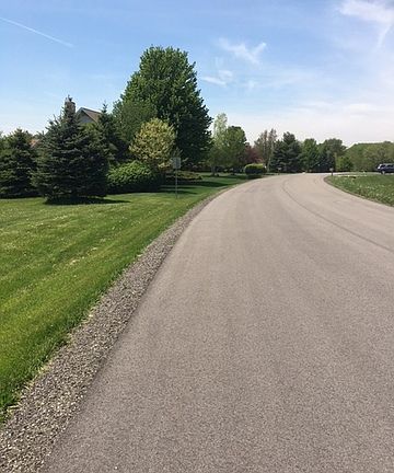4th image of 2401 N Elmkirk Park
