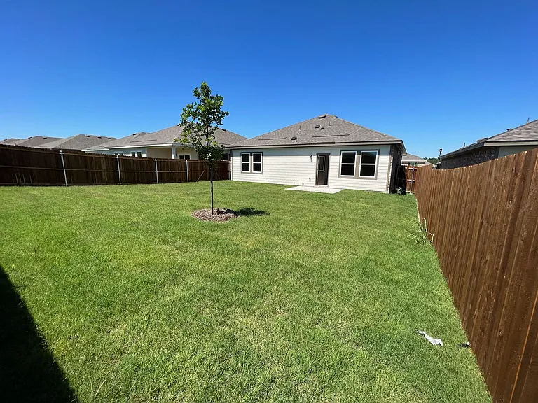 752 Richmond Dr — Photo 34