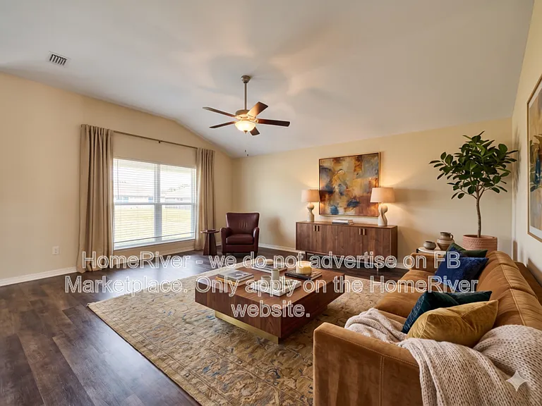 1170 Hayward Loop — Photo 2