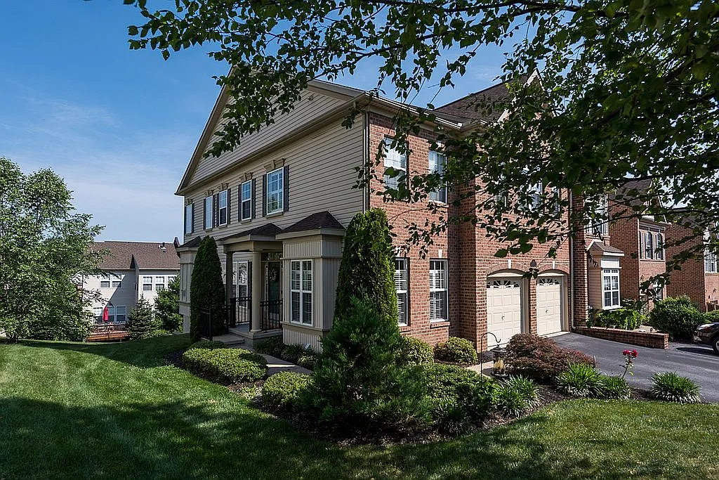 3151 Woods Edge Dr photo 1
