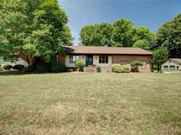 212 Kings Grant Dr, Yorktown, VA 23692