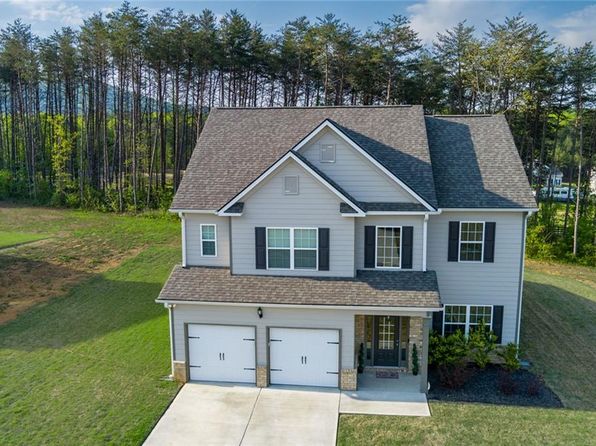 61 N Village Cir, Rydal, GA 30171