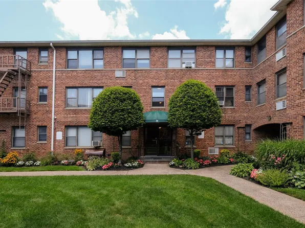 320 Atlantic Avenue #B4, East Rockaway, NY 11518