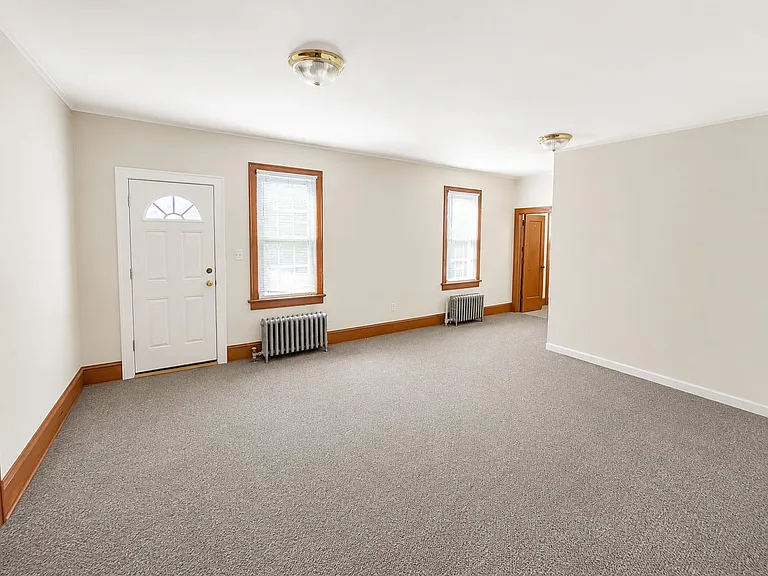 810 Wisner St — Photo 2