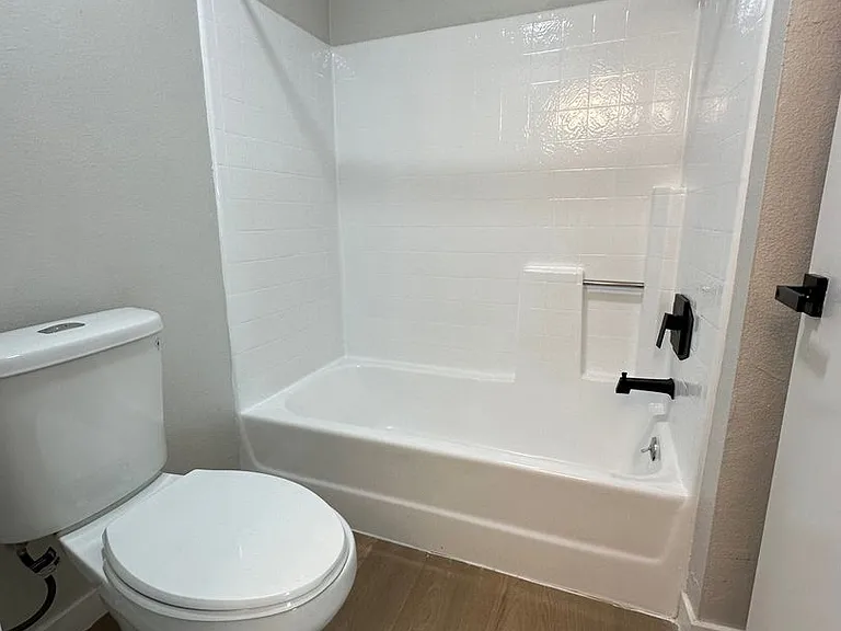 1400 Venice Blvd.- Modern Living in the Heart of Venice Renovated 2 Bedroom Units — Photo 44