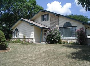 1218 River Park Cir W, Mukwonago, WI 53149