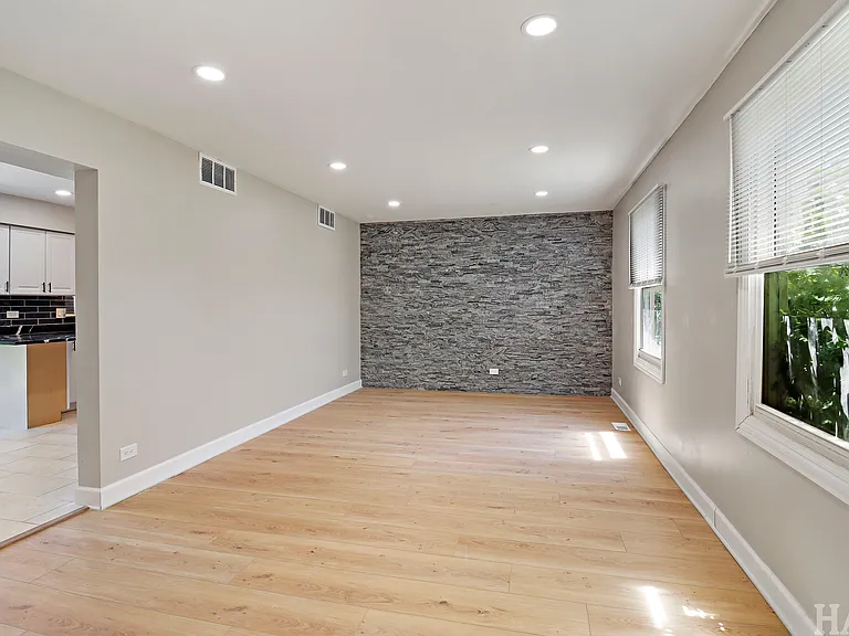 2208 Kensington Dr — Photo 45