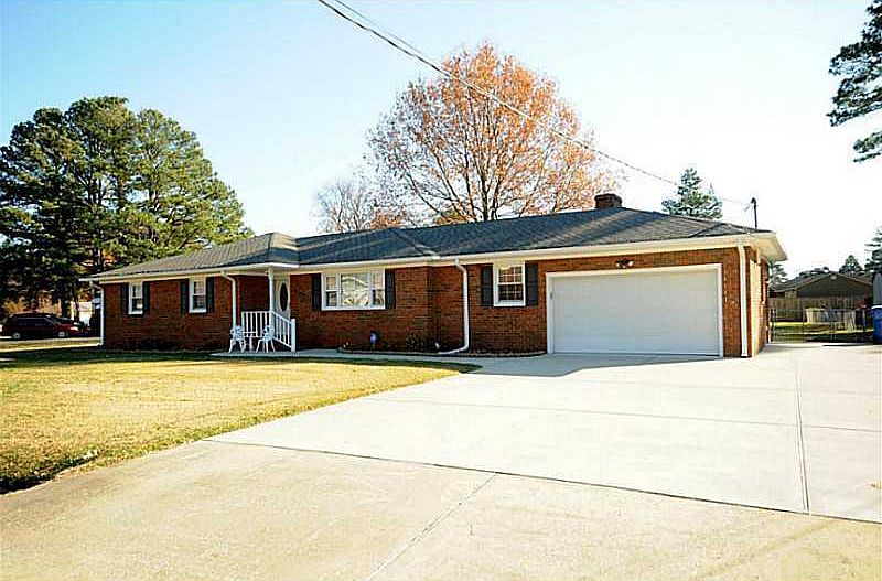 1st image of 220 Kalmar Dr