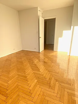Rented by RELO REDAC INC. | media 9
