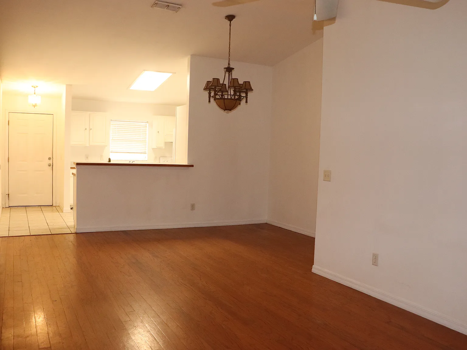 3 bed, 1167 sqft, $1,900 — Photo 4