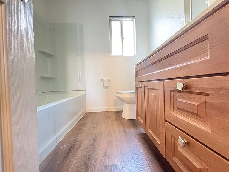1003 Victoria Ave — Photo 15