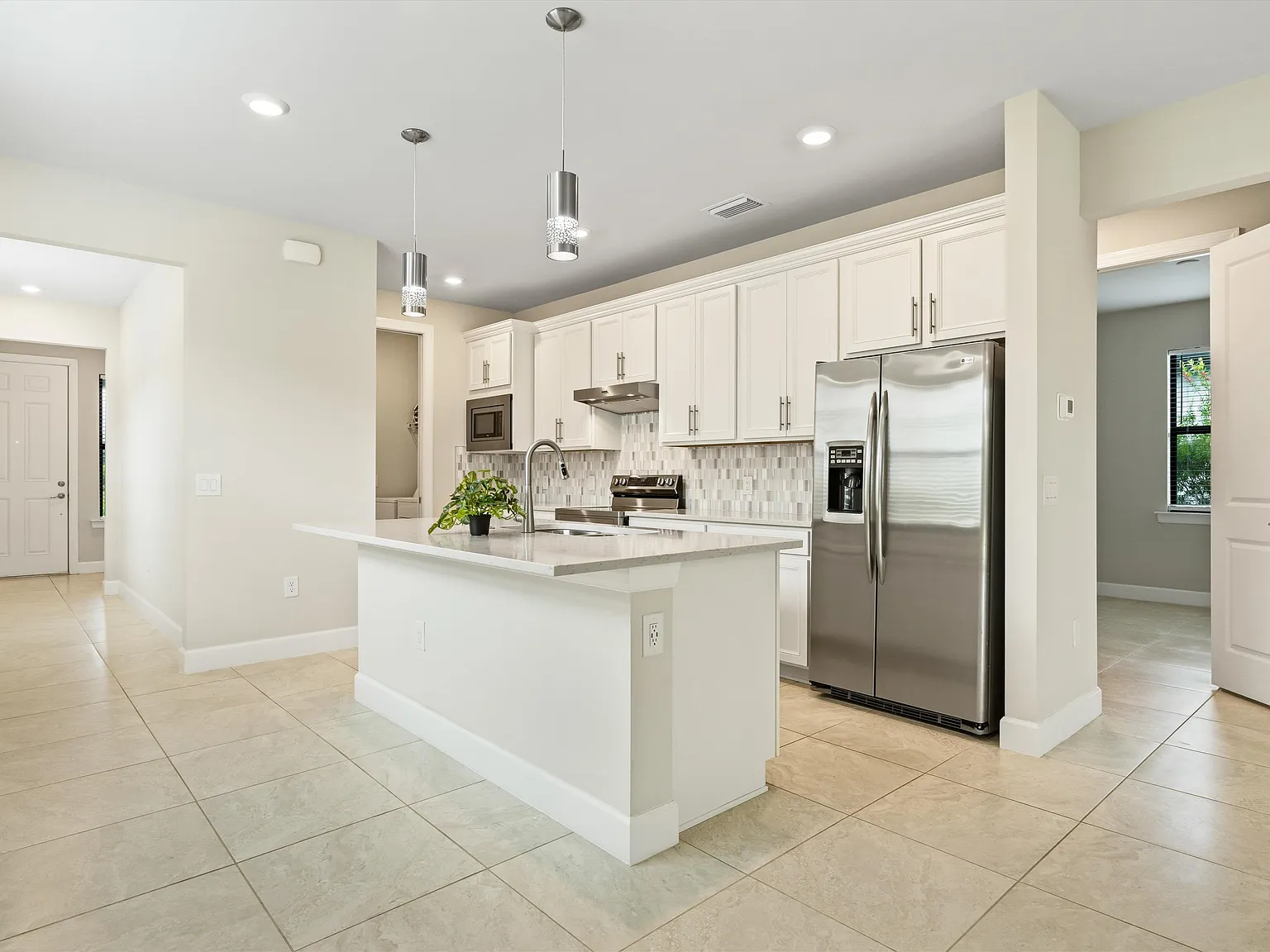 3 bed, 1655 sqft, $3,100 — Photo 2