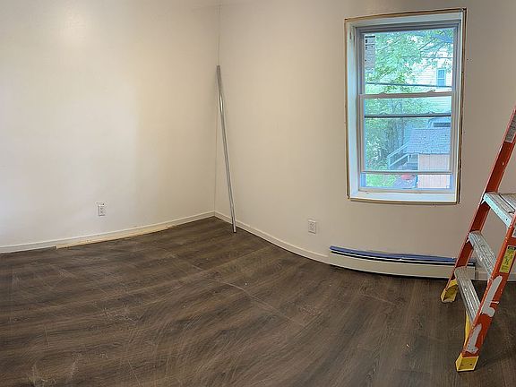 5th image of 602 Grant St