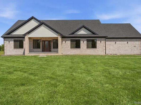 1546 Ashley Ln, Allenton, MI 48002