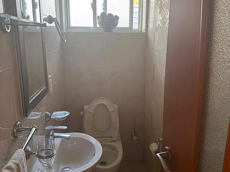 138-54 Hoover Ave #3R — Photo 4