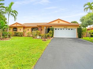 15843 Stonetower St, Davie, FL 33331
