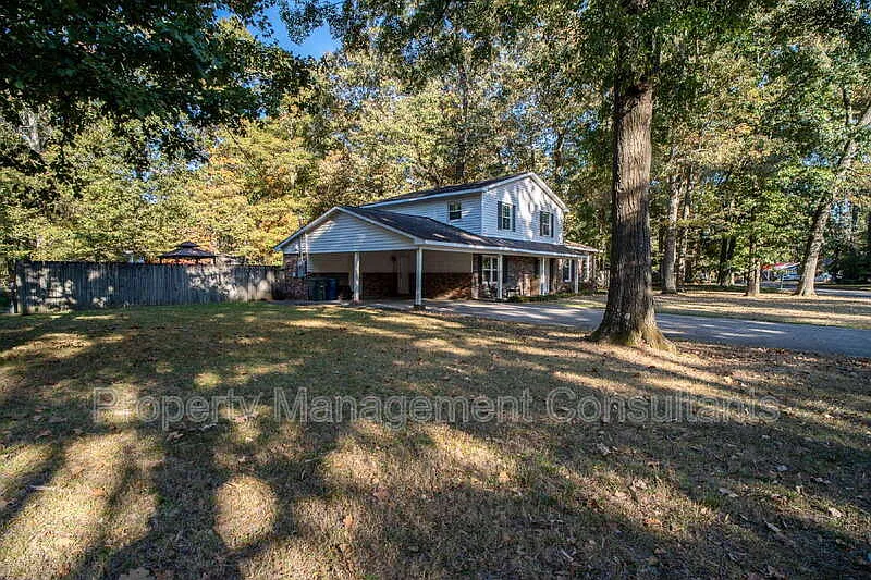 5 bed, 3.0 bath, 2476 sqft, $2,300 — Photo 3