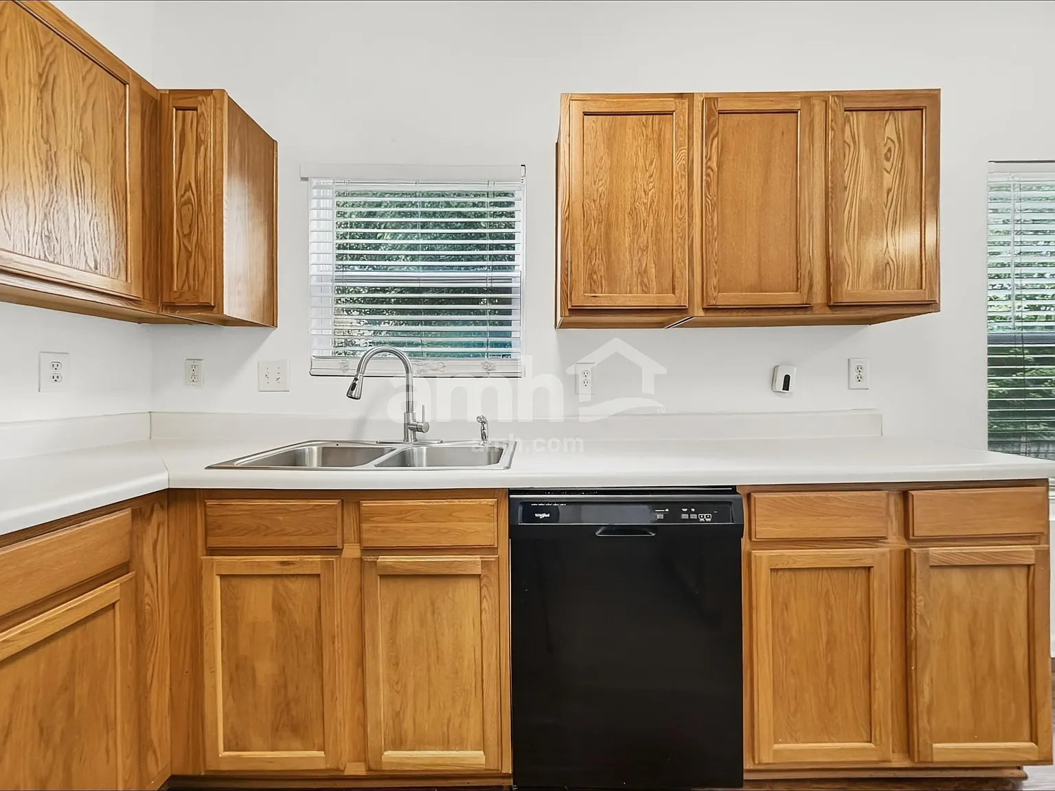 3 bed, 2.5 bath, 2014 sqft, $2,325 — Photo 3