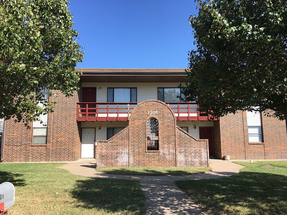 1306 Cherry Pl, Great Bend