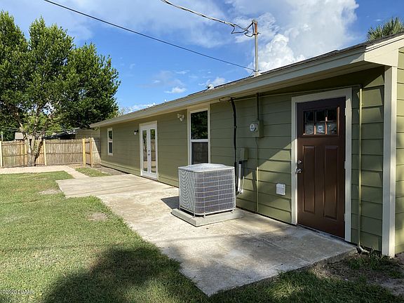 3rd image of 477 Wiltshire Blvd