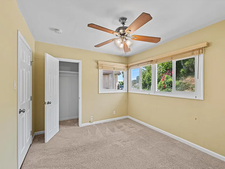 4258 Summit Dr — Photo 32
