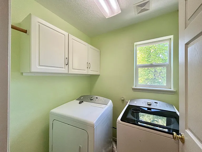 1218 NE Kinney St — Photo 41
