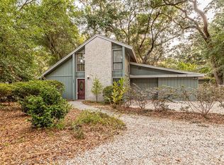 180 Santa Maria Cir, Saint Simons Island, GA 31522