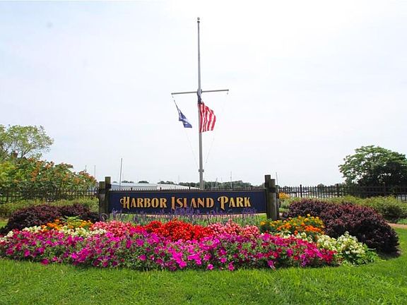 Close to Harbor Island Park