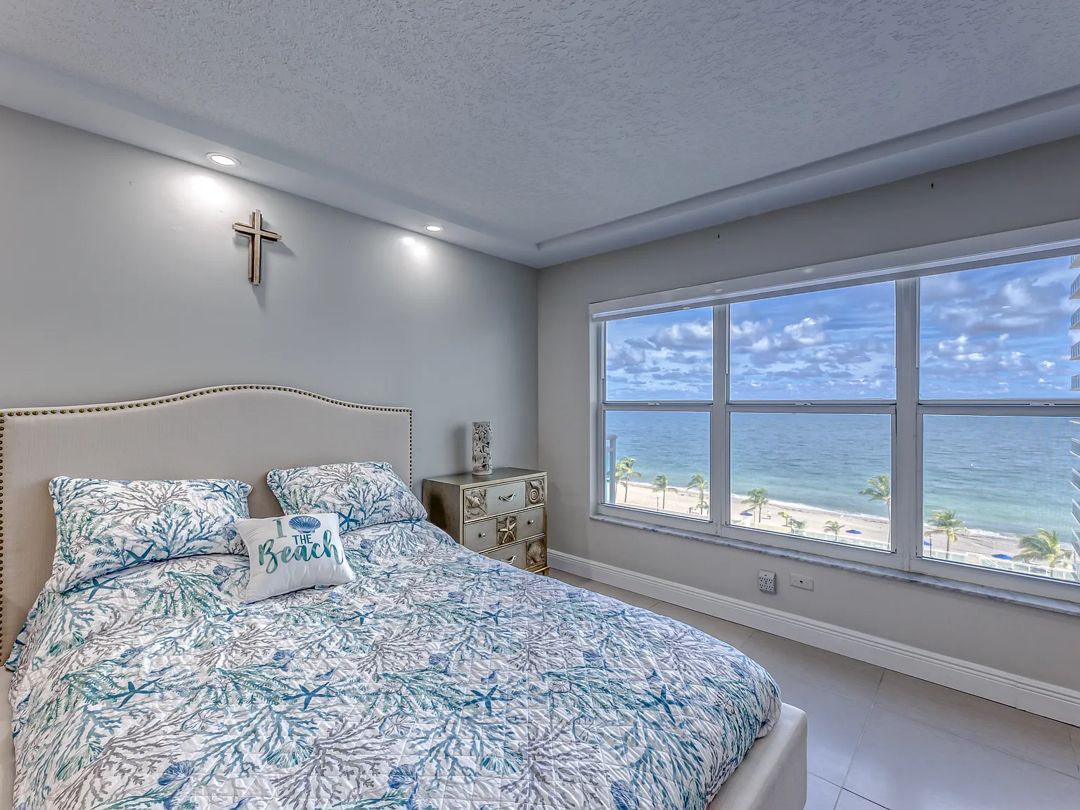 2 bed, 2.5 bath, 1649 sqft, $6,490 — Photo 3