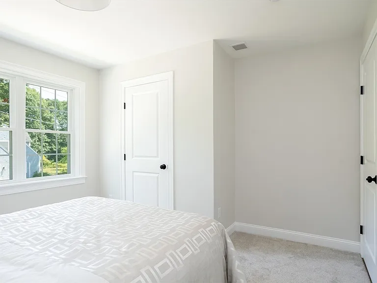 65 Great Neck Rd — Photo 29