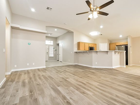 3rd image of 6901 Rosinwood St