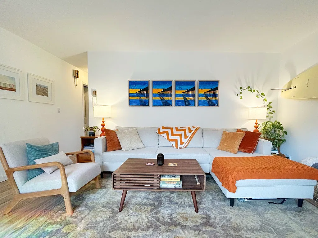 2 bed, 910 sqft, $3,895 — Photo 2