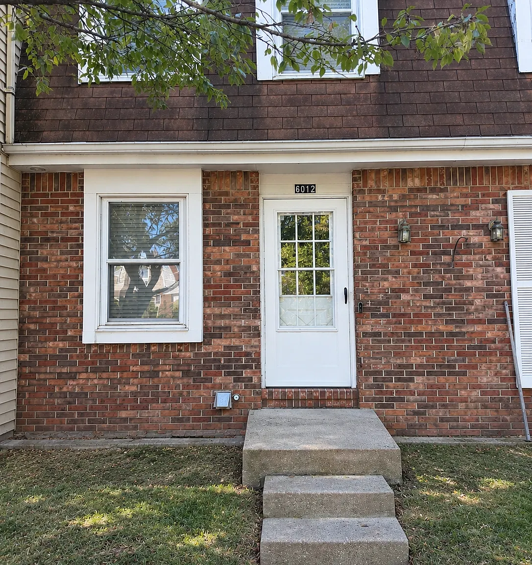 2 bed, 1.5 bath, 900 sqft, $1,400 — Photo 1